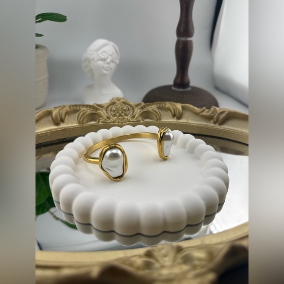 Baroque Pearl Cuff Bracelet – Stainless Steel PVD Gold Plated - Picture 10 of 10